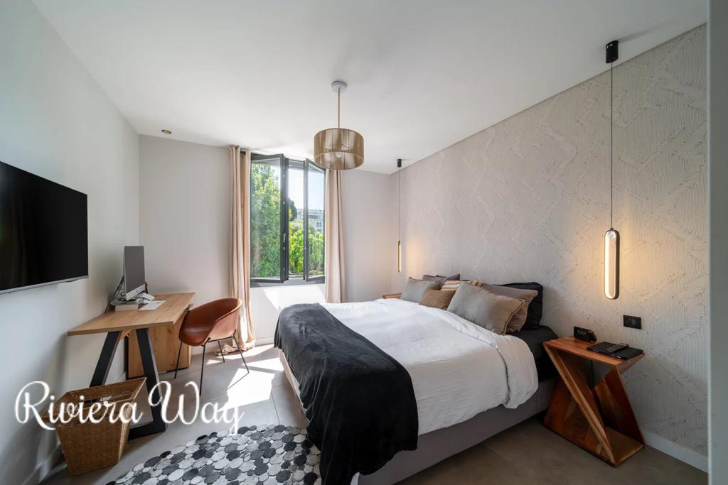 6 room villa in Cannes, photo #8, listing #106268862