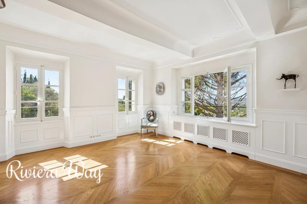 9 room villa in Grasse, photo #5, listing #104342280