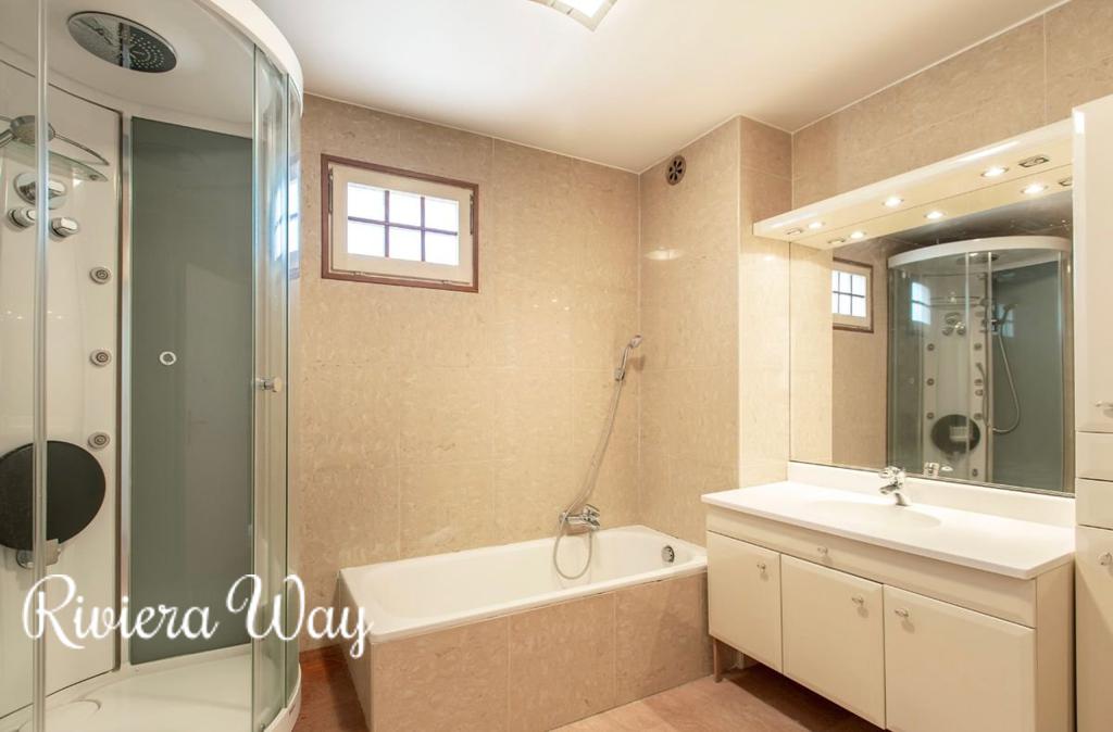 6 room apartment in Nice, 83 m², photo #2, listing #104750772