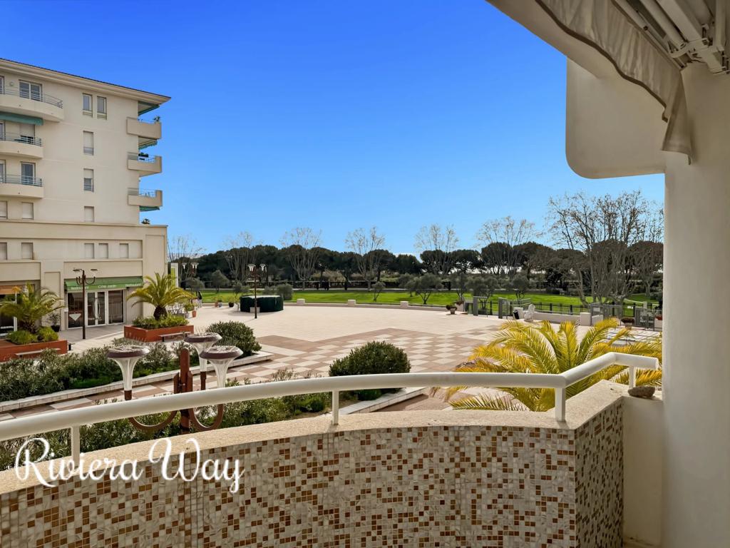 1 room apartment in Juan-les-Pins, photo #2, listing #105375732