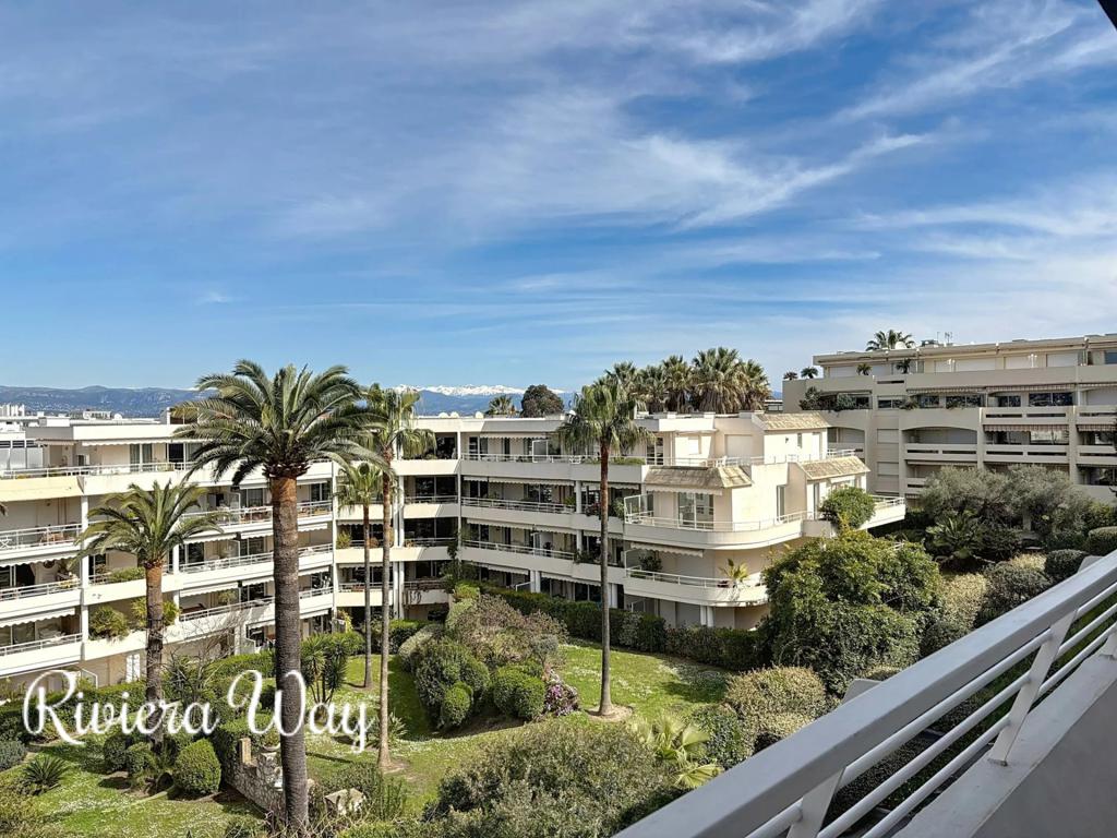 4 room apartment in Antibes, photo #5, listing #103166574