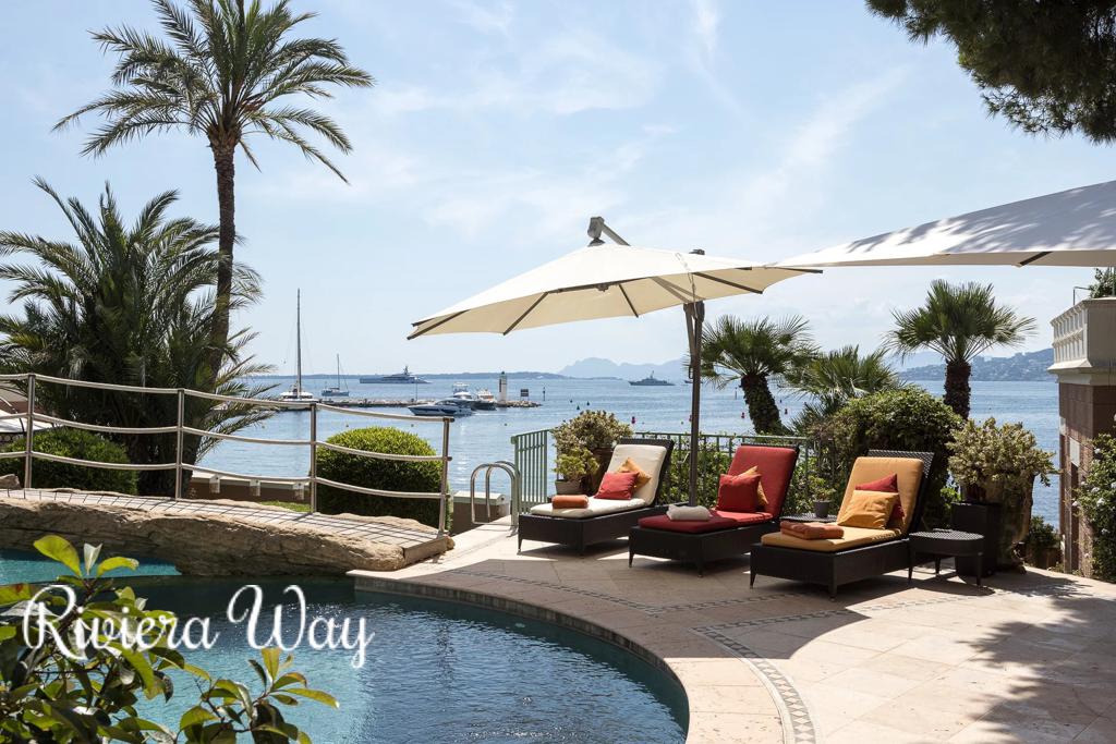 9 room villa in Cap d'Antibes, photo #7, listing #106382766