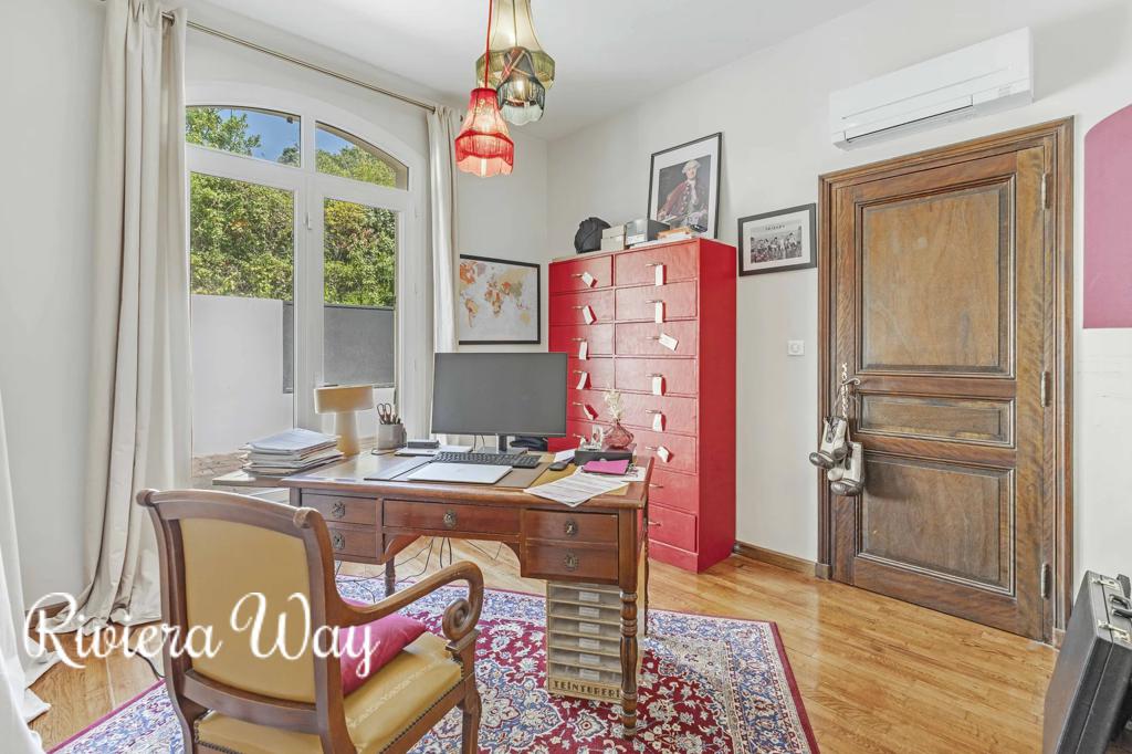 7 room villa in Toulon, photo #10, listing #103975200