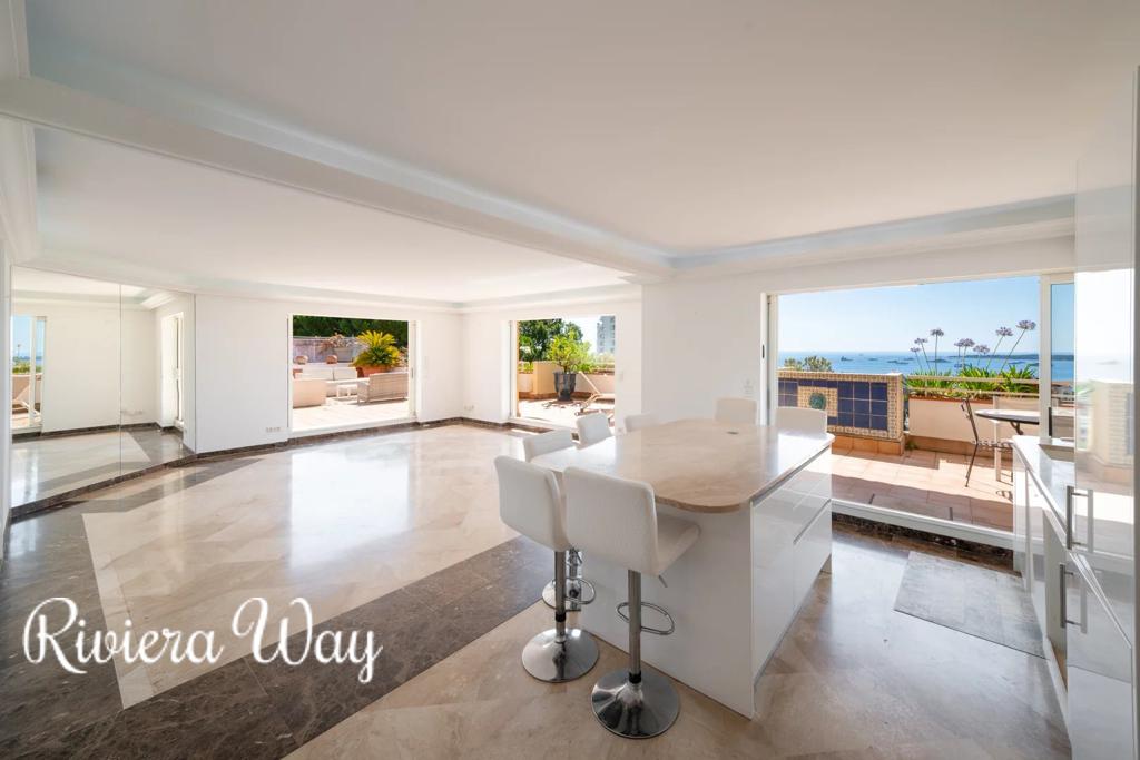 4 room apartment in Cannes, photo #5, listing #106239756