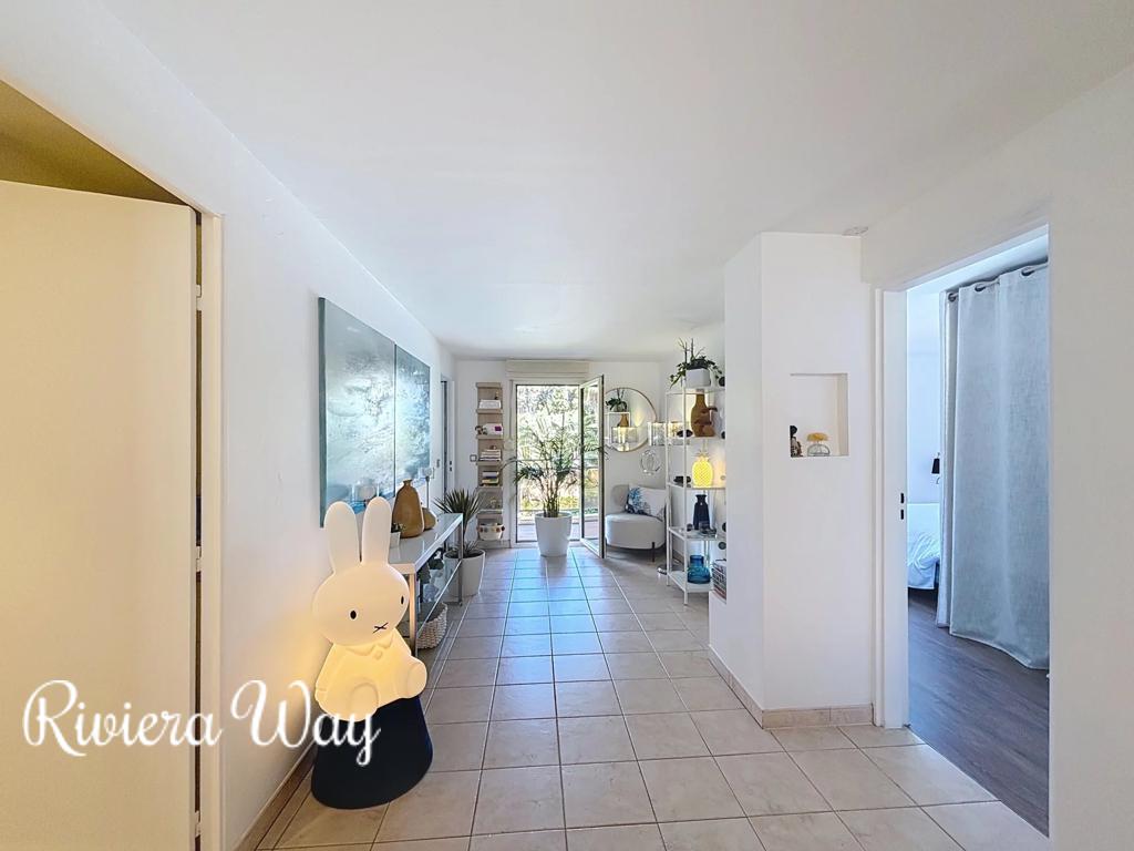 3 room apartment in Antibes, photo #1, listing #102997944