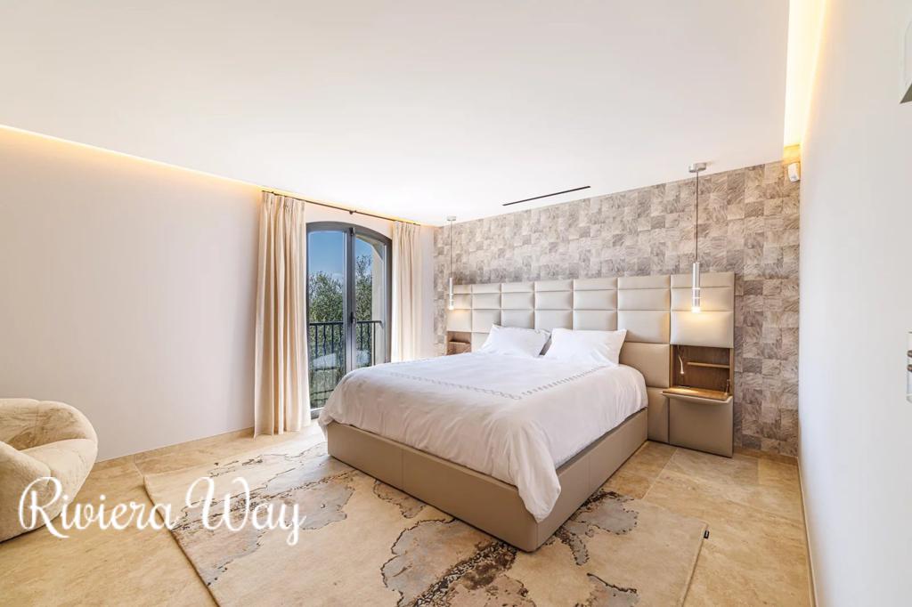 8 room villa in Cannes, photo #8, listing #105630420