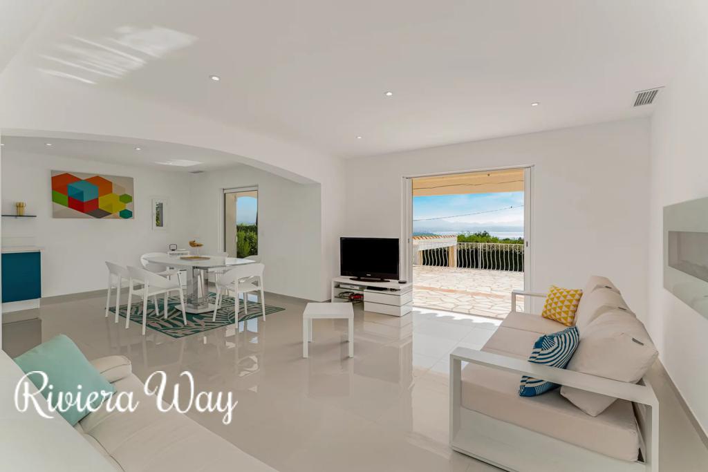 4 room villa in Fréjus, photo #4, listing #104479998