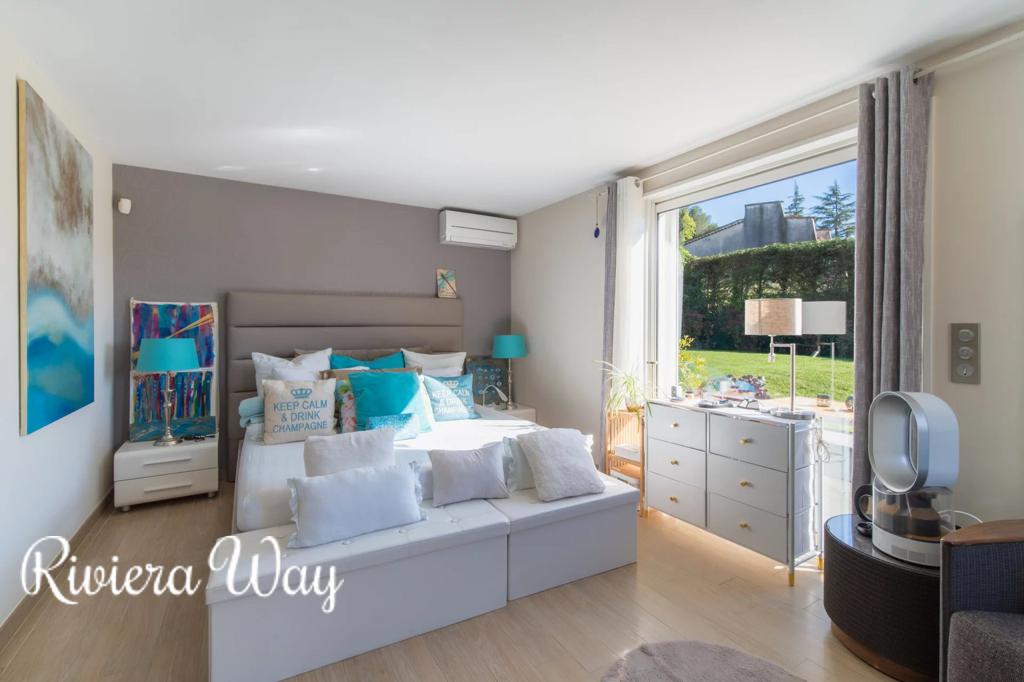 6 room villa in Mougins, photo #9, listing #106040256