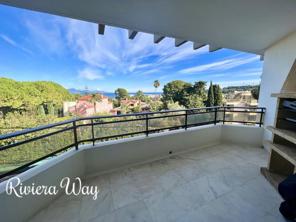 3 room apartment in Antibes, photo #9, listing #103975536