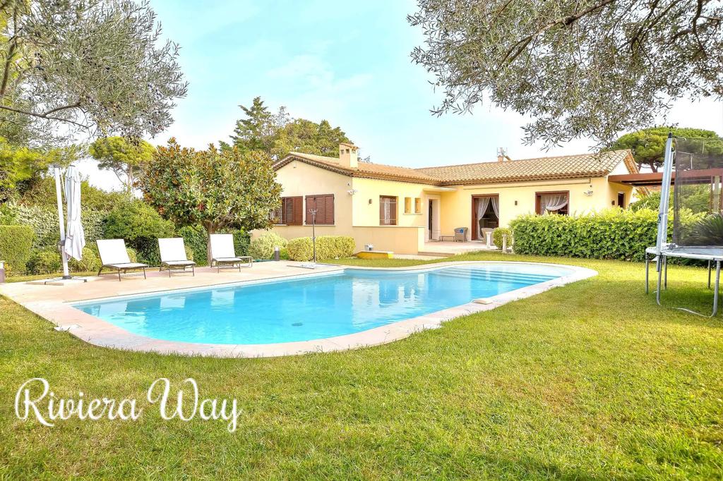 8 room villa in Cap d'Antibes, photo #1, listing #91301070