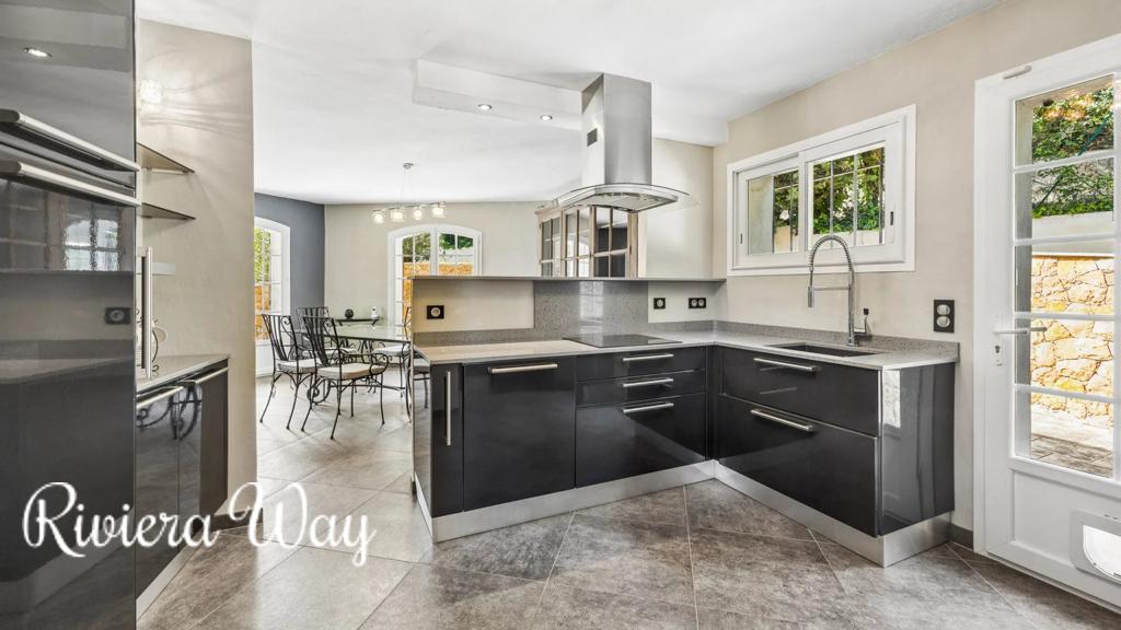 8 room villa in Le Rouret, photo #7, listing #106276296