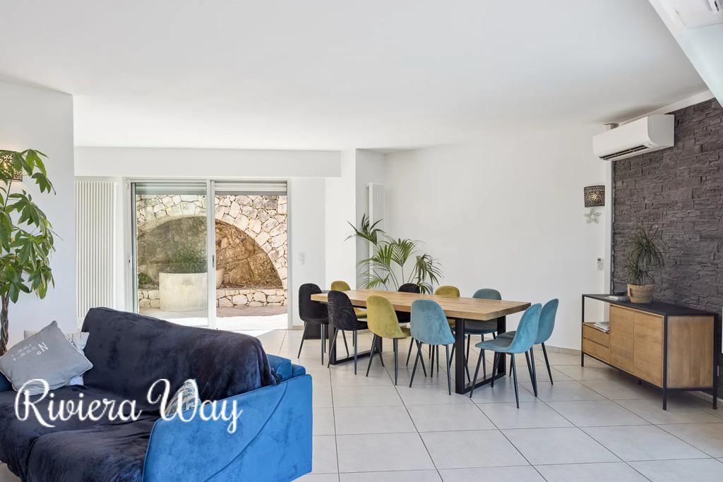 6 room villa in Cap d'Antibes, photo #10, listing #104008044