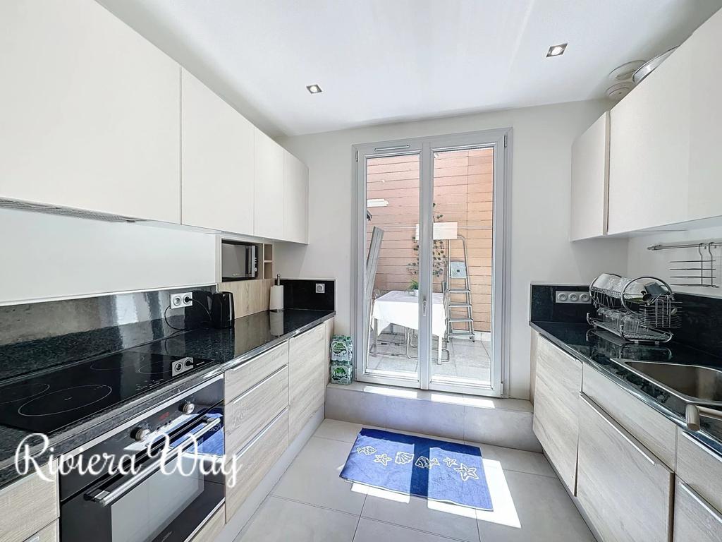4 room apartment in Cannes, photo #1, listing #103737648