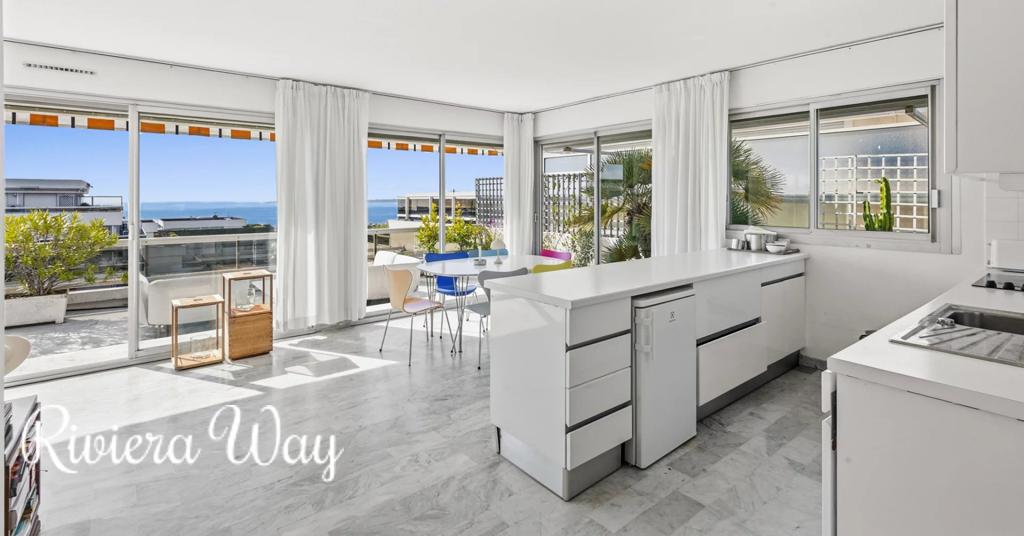 4 room apartment in Antibes, photo #3, listing #105721812