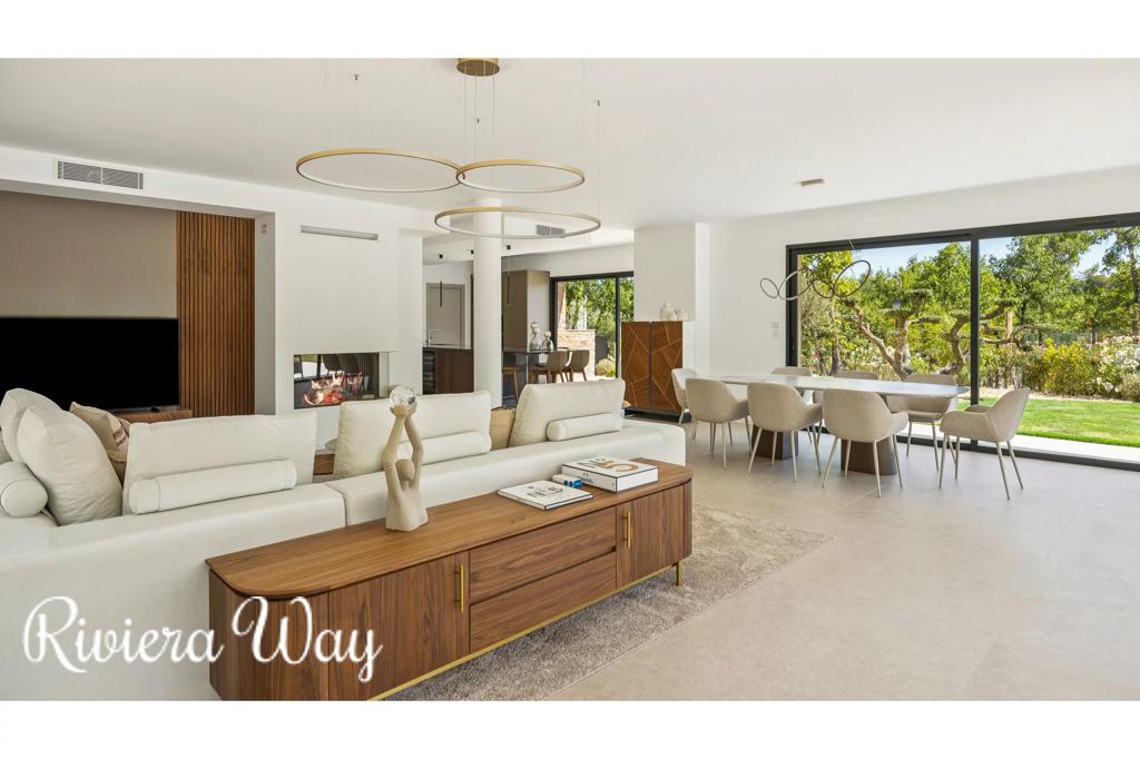 6 room villa in Fayence, photo #3, listing #100230144