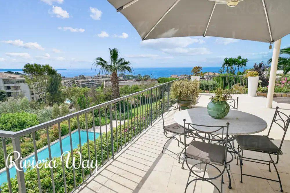 5 room villa in Cannes, photo #3, listing #101476914