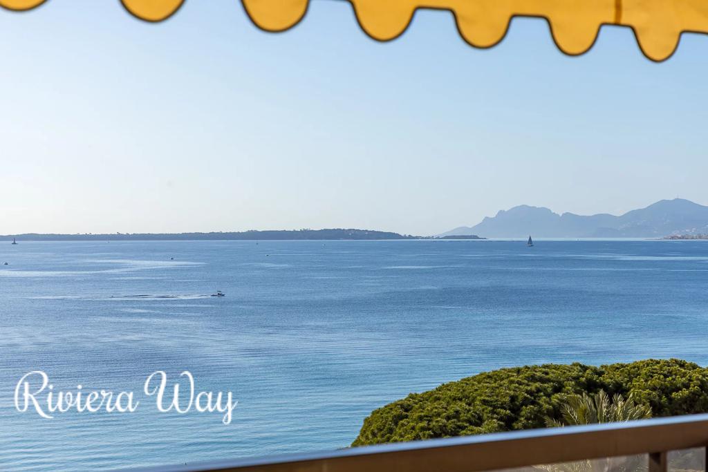 2 room apartment in Antibes, photo #4, listing #105421764
