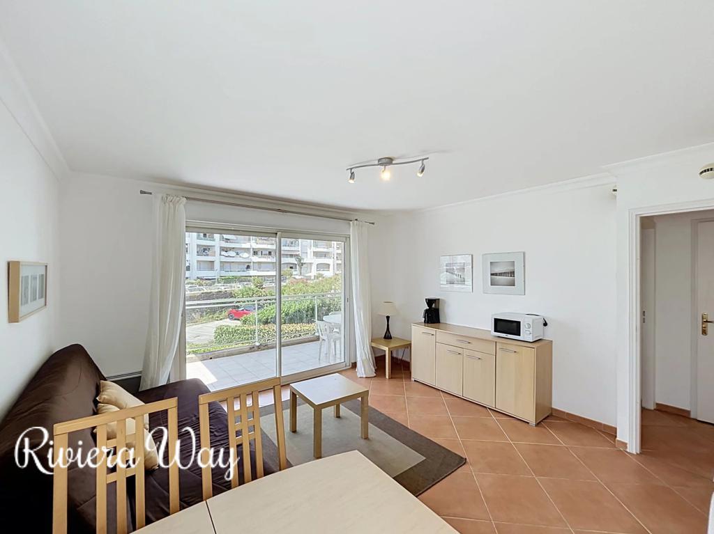2 room apartment in Juan-les-Pins, photo #6, listing #106127574