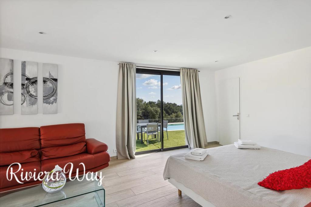 7 room villa in Fayence, photo #6, listing #99823416