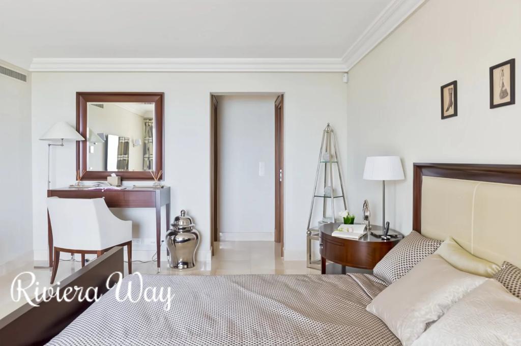 7 room villa in Antibes, photo #7, listing #106515780