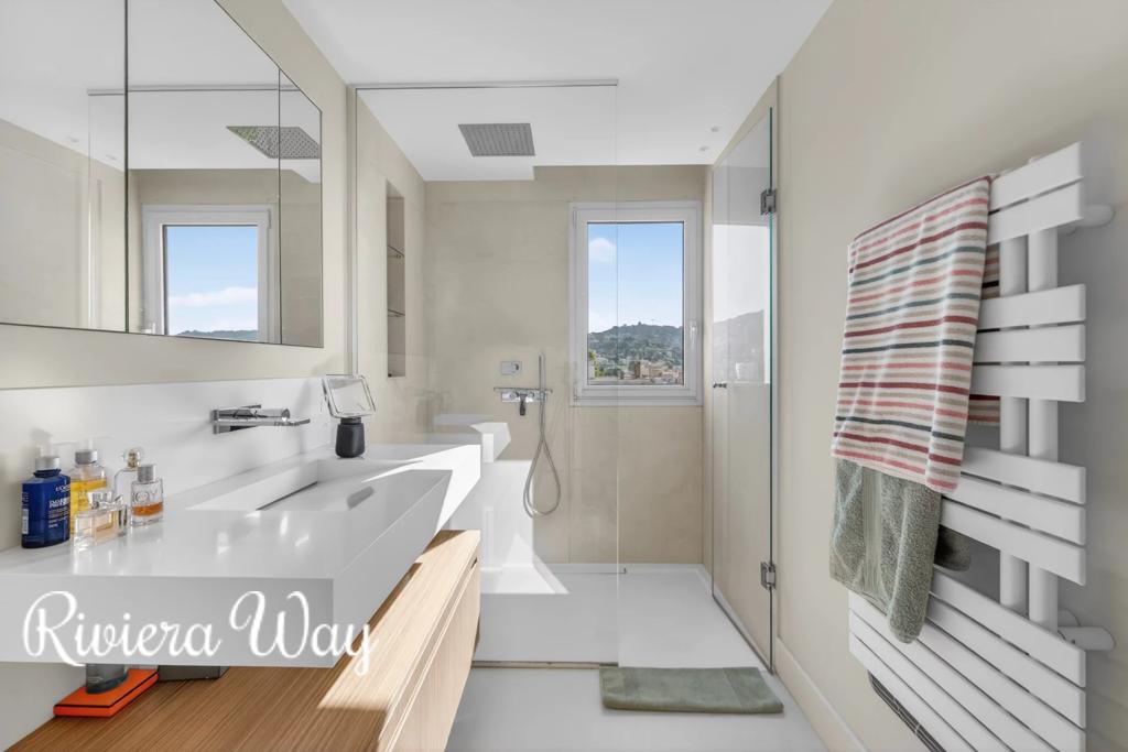 5 room apartment in Le Cannet, photo #4, listing #106174404