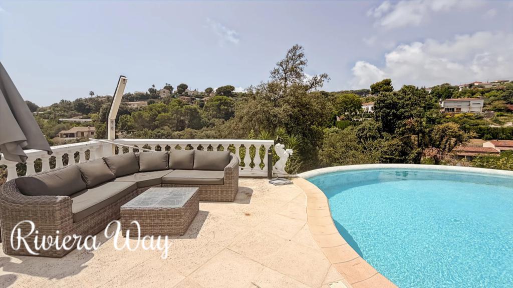 7 room villa in Antibes, photo #2, listing #106636782