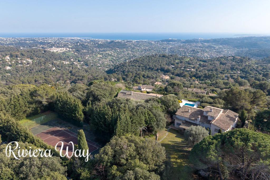 8 room villa in Saint-Paul-de-Vence, photo #9, listing #106130304