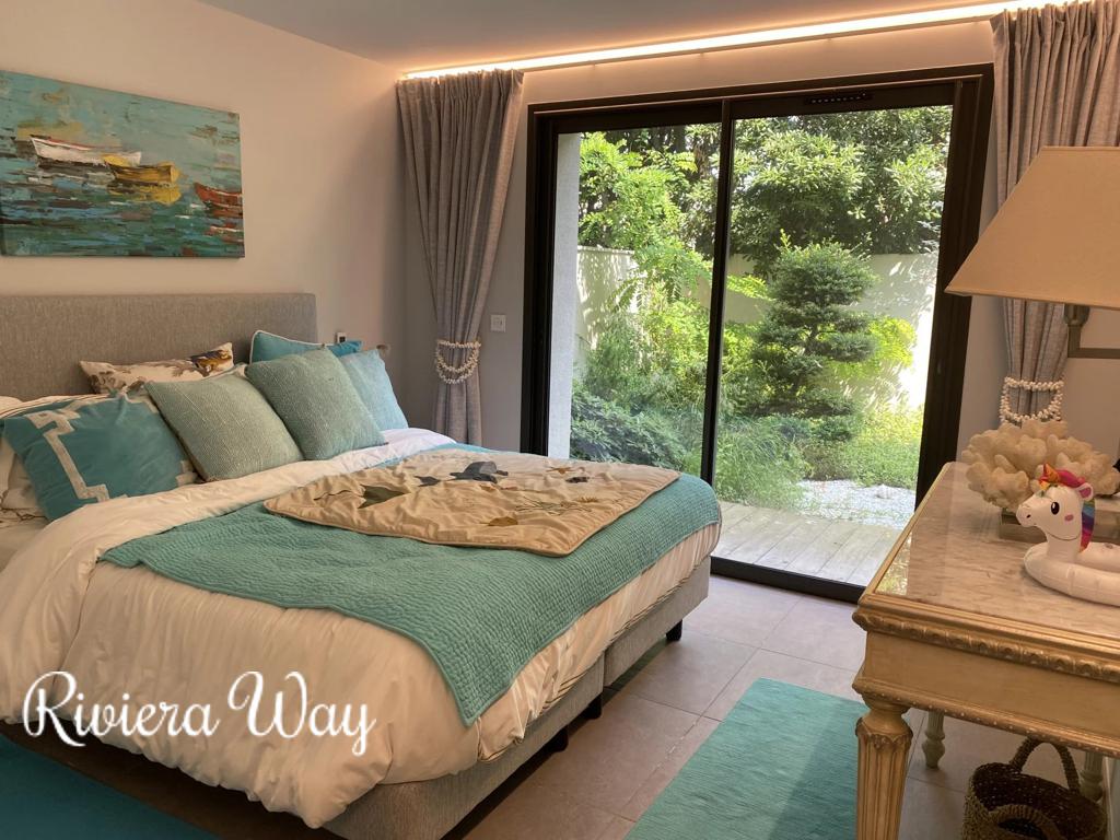 4 room apartment in Saint-Tropez, photo #7, listing #103211052
