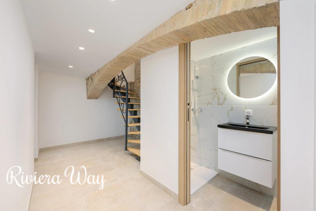 5 room apartment in Antibes, photo #2, listing #104262942