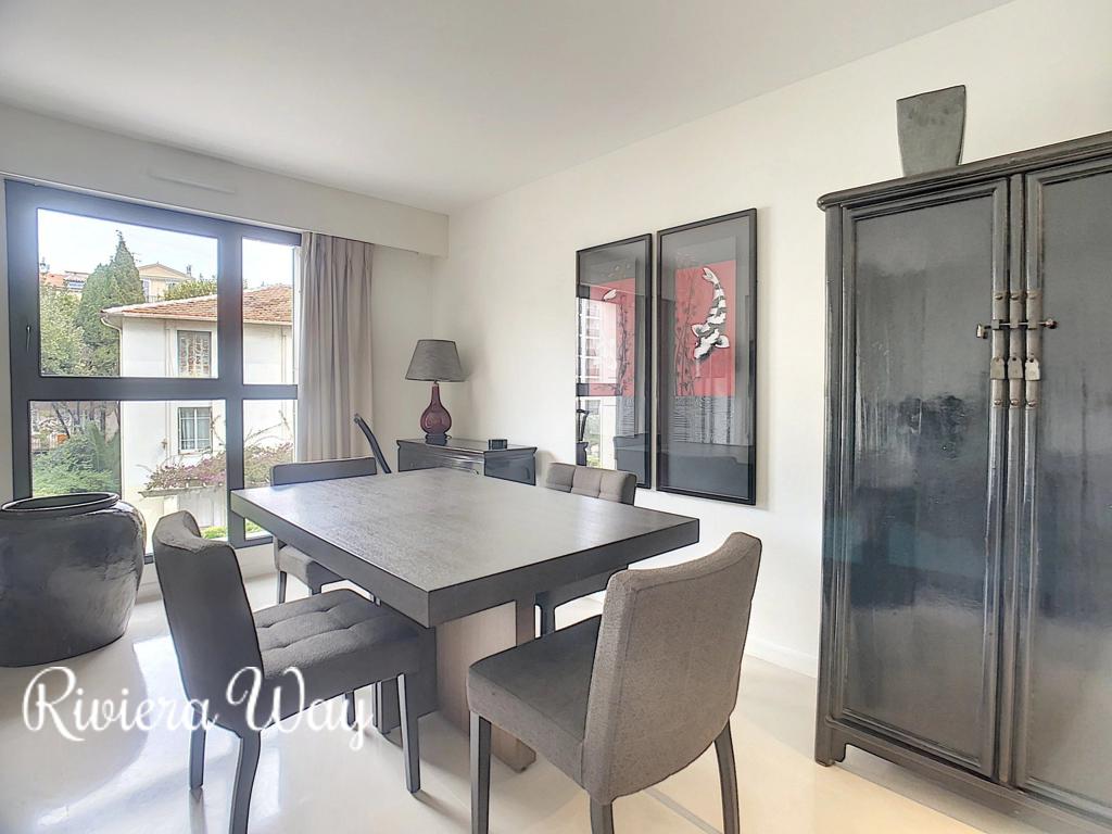 2 room apartment in Cannes, photo #4, listing #105335202