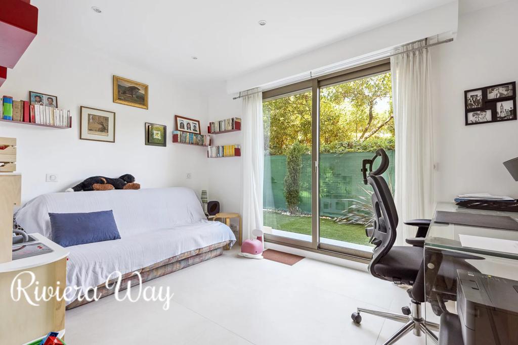 4 room apartment in Antibes, photo #10, listing #104082510