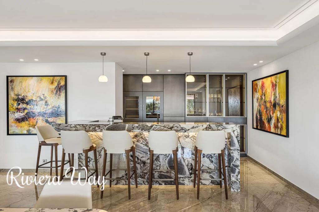 6 room apartment in Cannes, photo #8, listing #105951594