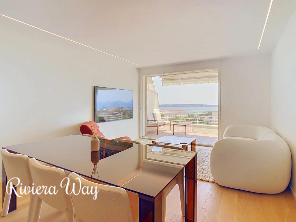 4 room apartment in Cannes, photo #3, listing #106122366