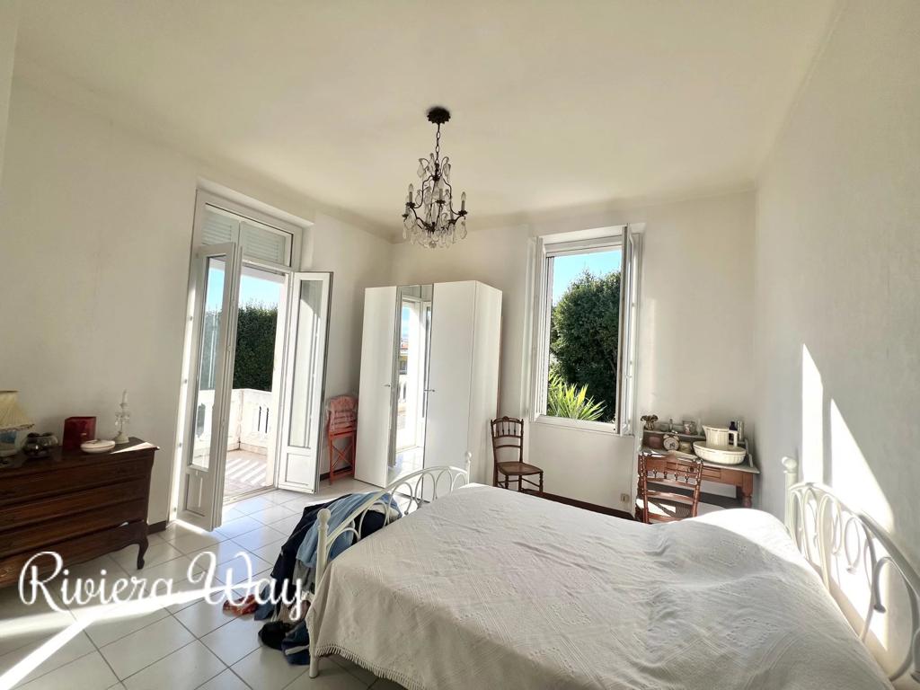 8 room villa in Antibes, photo #7, listing #100548252