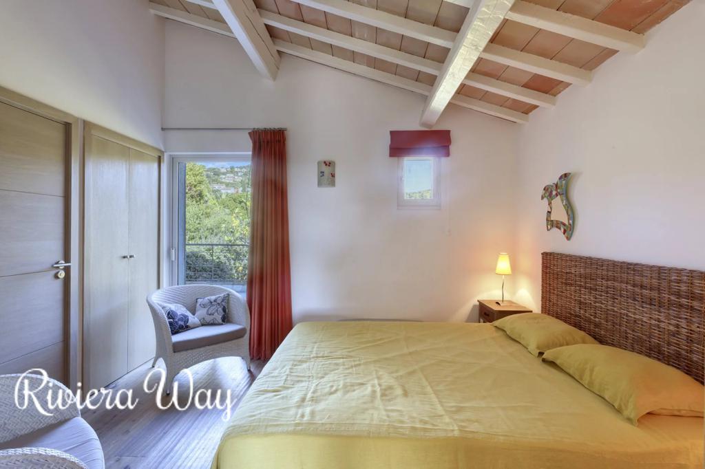 5 room villa in La Croix-Valmer, photo #7, listing #85343244