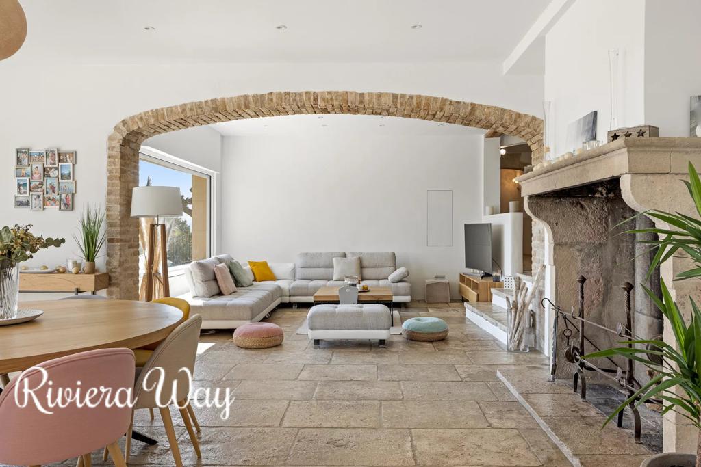 8 room villa in Mougins, photo #2, listing #88511178