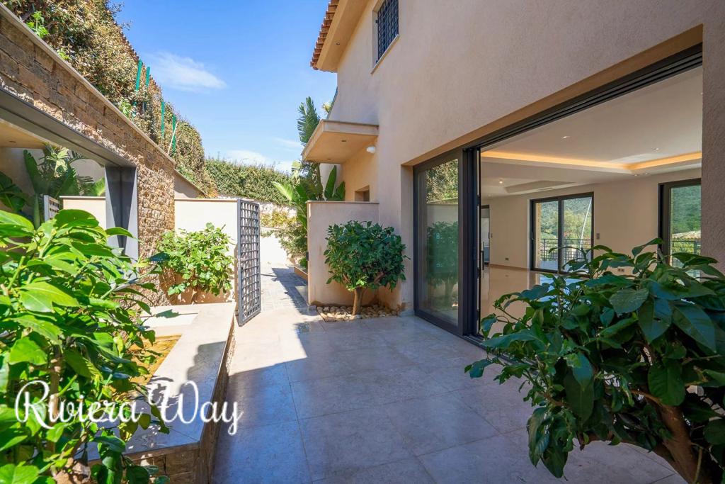 5 room villa in Sainte-Maxime, photo #5, listing #105891828