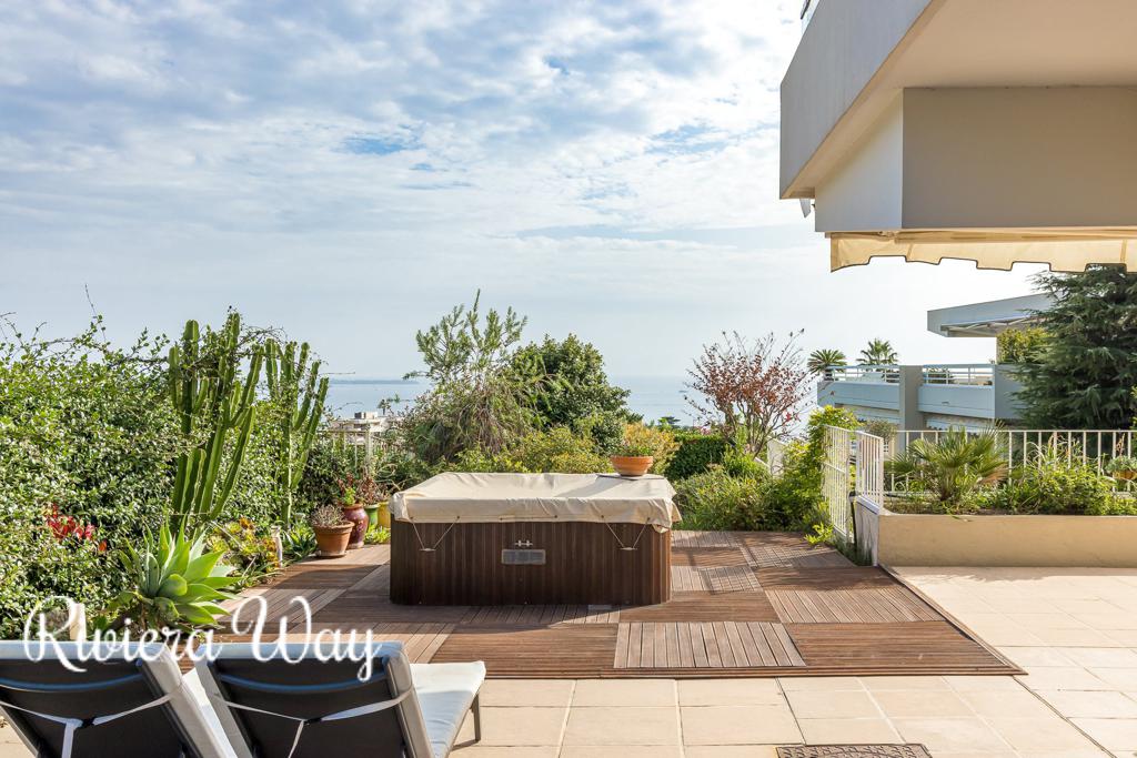 Apartment in Cannes, photo #6, listing #91413840