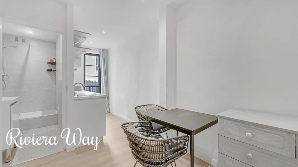 5 room apartment in Saint-Tropez, 68 m², photo #4, listing #104116026