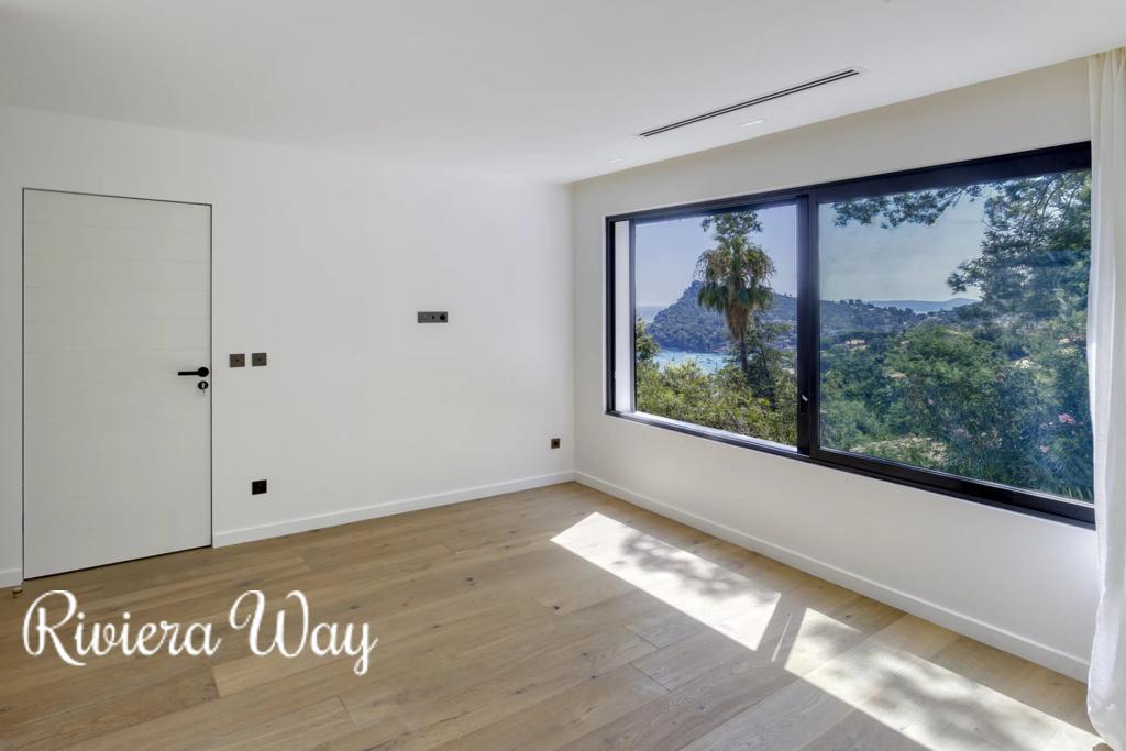 5 room villa in Rayol-Canadel-sur-Mer, photo #8, listing #90031116