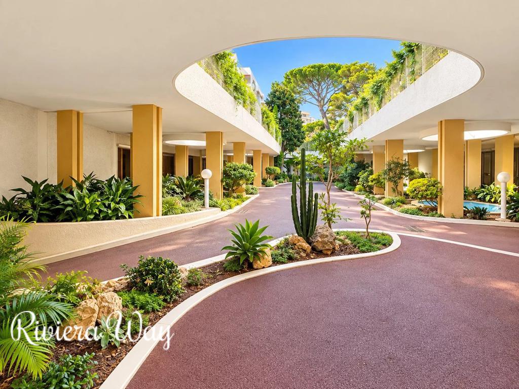 2 room apartment in Antibes, photo #2, listing #107135784