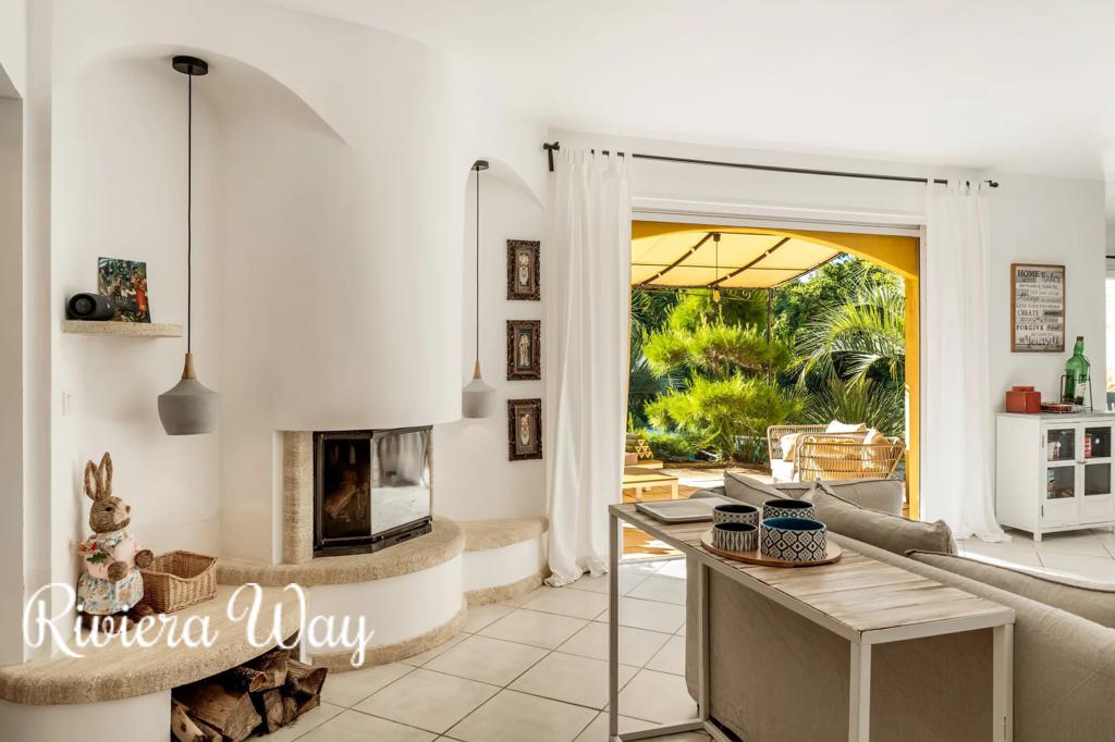 8 room villa in La Londe-les-Maures, photo #6, listing #105707994