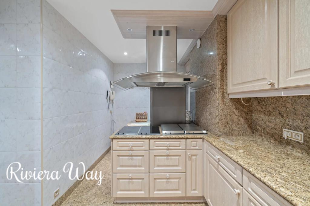 6 room apartment in Boulevard de la Croisette, photo #10, listing #104070078