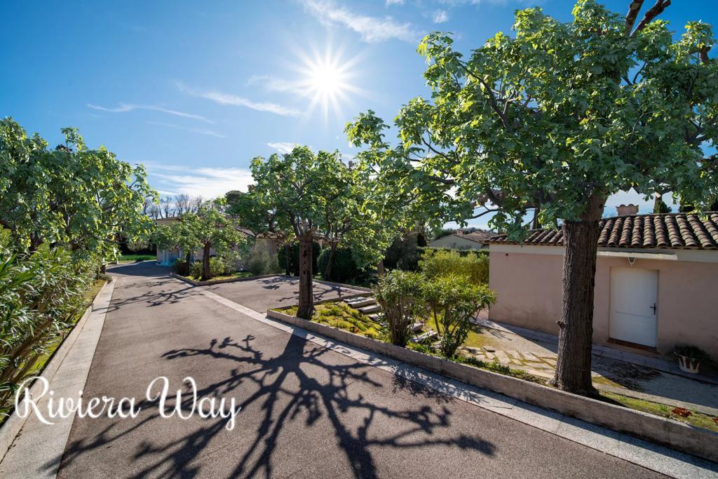 Villa in Mougins, photo #9, listing #105578340