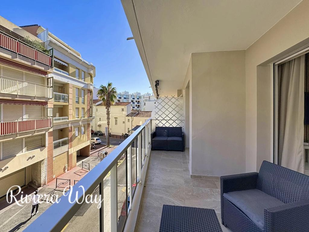 2 room apartment in Cannes, photo #8, listing #104759634