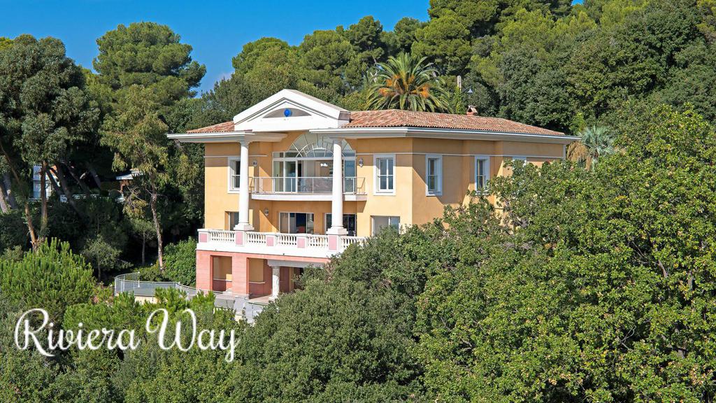 8 room villa in Cannes, photo #1, listing #78780072