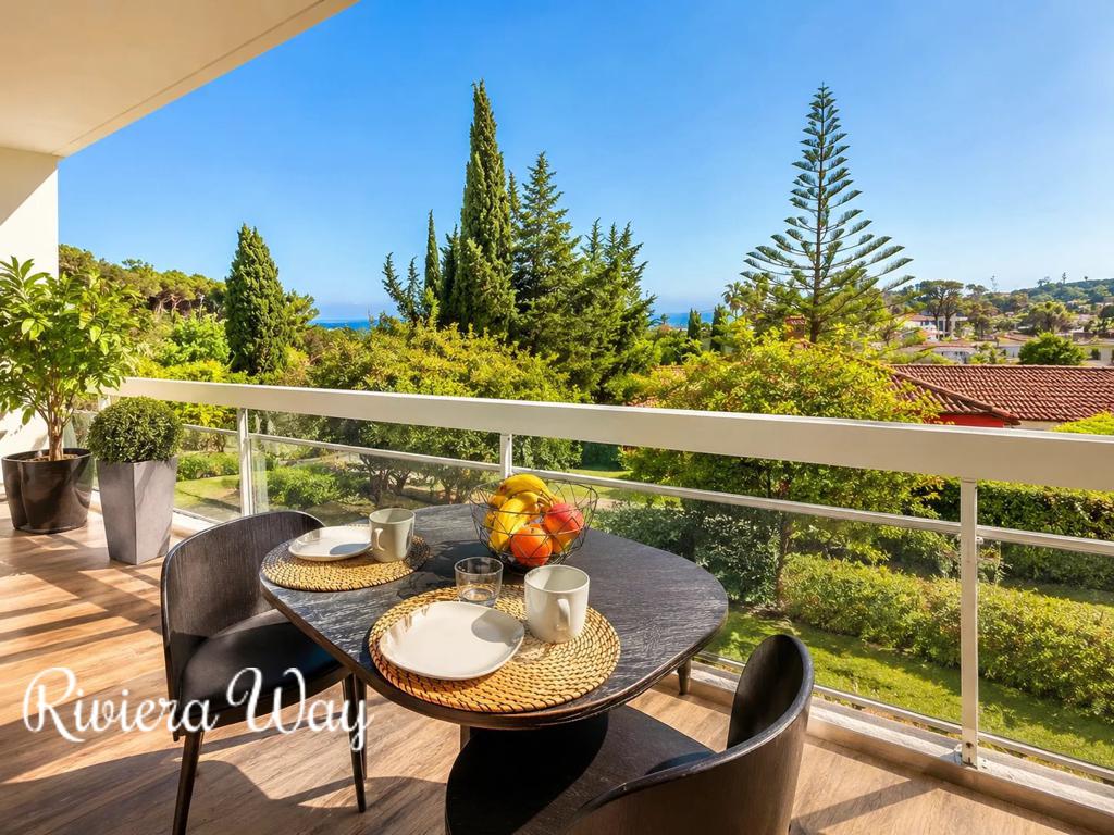 3 room apartment in Antibes, photo #1, listing #106488648