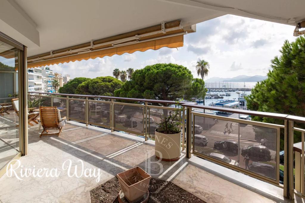 5 room apartment in Cannes, photo #3, listing #100545816