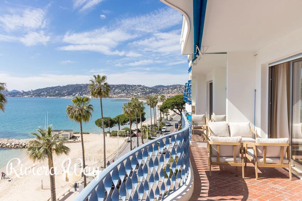 3 room apartment in Antibes, photo #2, listing #105680316