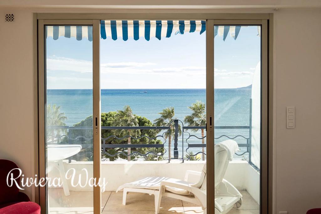 3 room apartment in Cannes, photo #1, listing #100699116